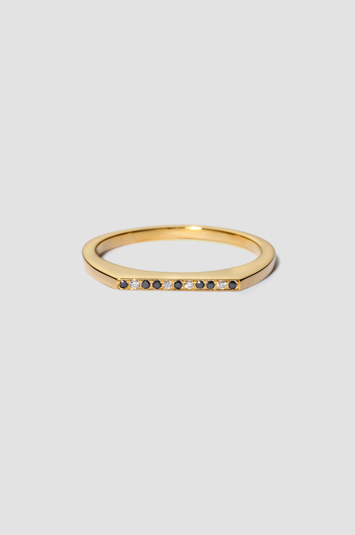 Anthology 23 18K Gold Ring w. Diamonds