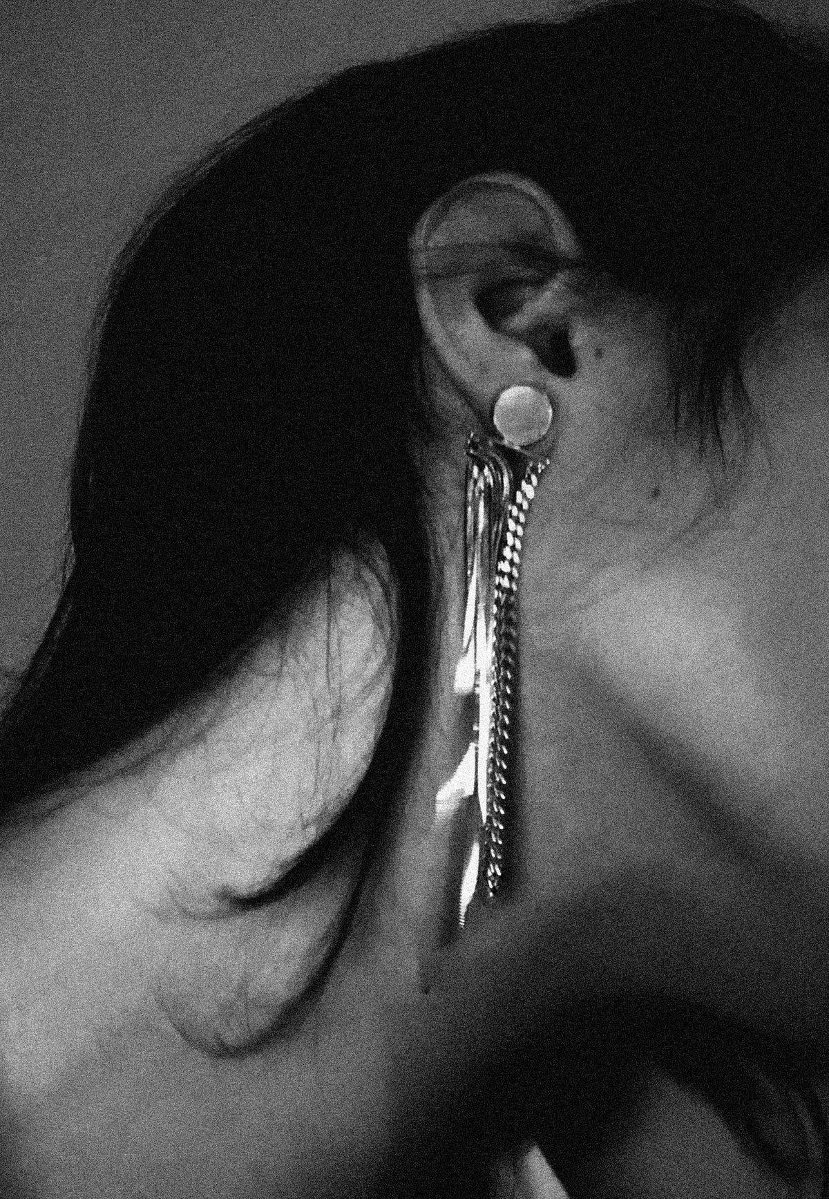Contra 07 Silver Earrings w. Onyx & Garnet