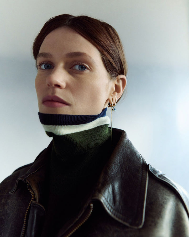 Single 17 18K Gold Studs w. Diamonds