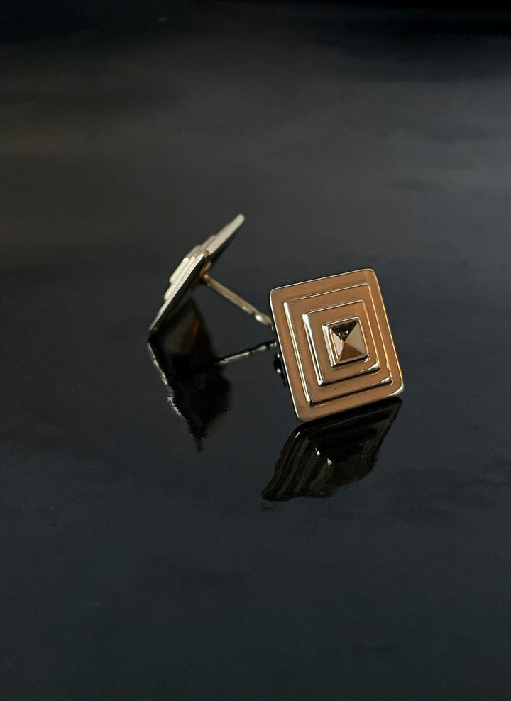 Louvre Ohrstecker aus 10K Gold