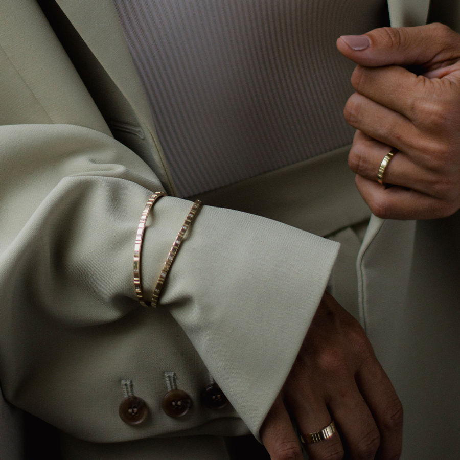 Loveline Embrace 18K Gold Bangle w. Diamonds