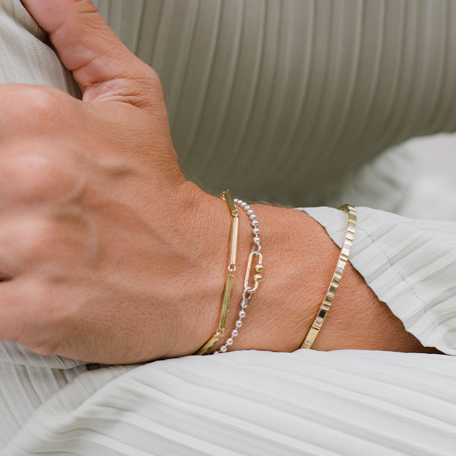 Loveline Embrace 18K Gold Bangle w. Diamonds