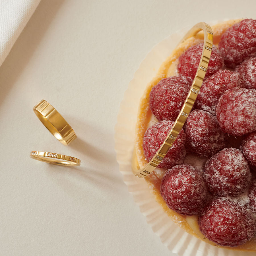 Loveline Embrace 18K Gold Bangle w. Diamonds