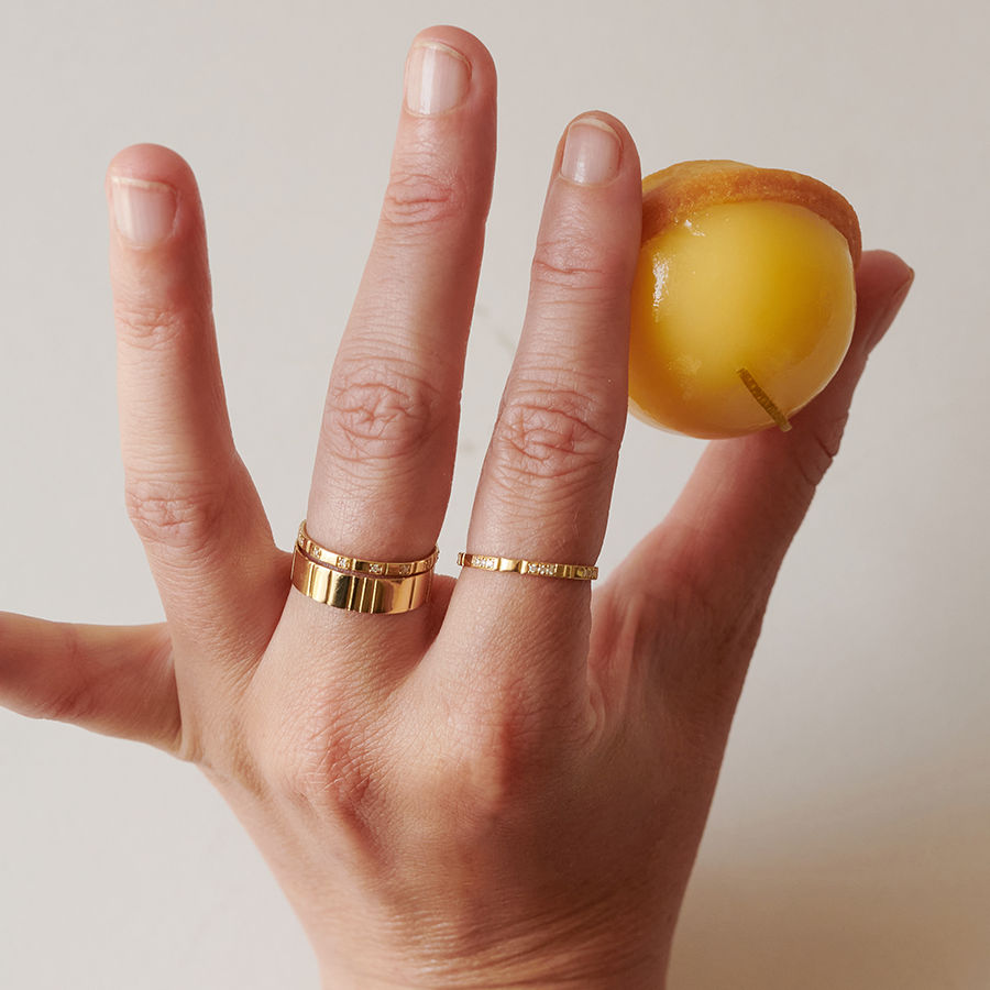 Lovelines Chapters Wedding 18K Gold Ring w. Diamonds