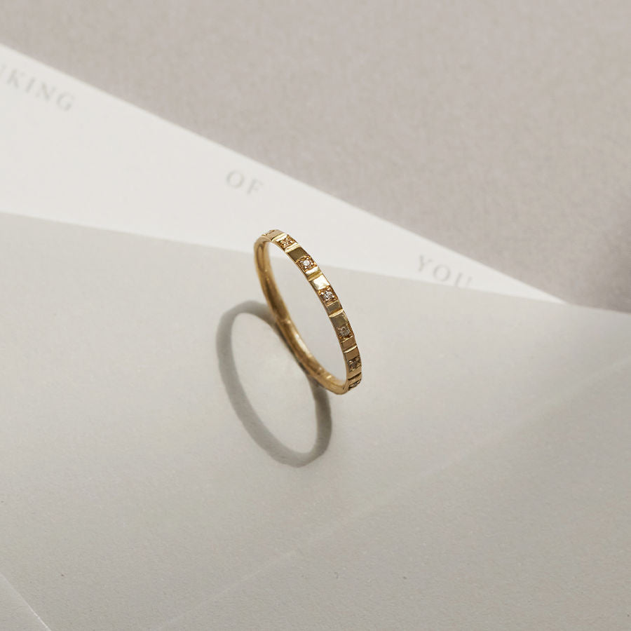 Lovelines Milestones Wedding 18K Gold Ring w. Diamonds