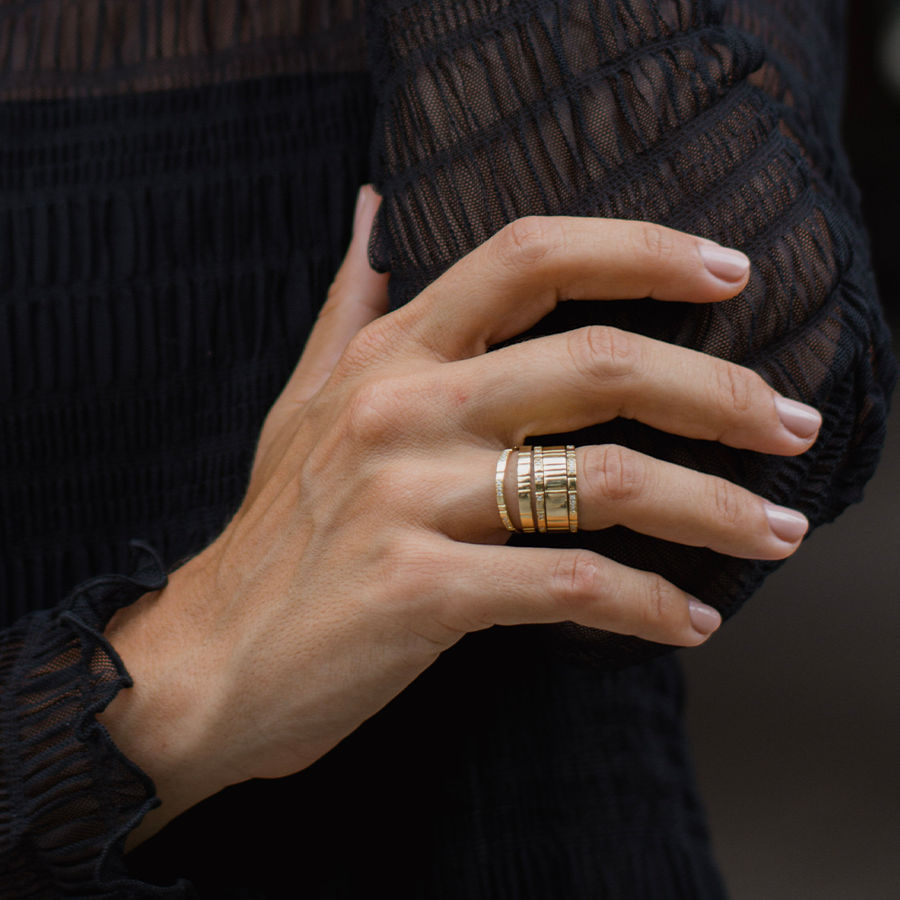 Lovelines Small Wedding 18K Gold Ring