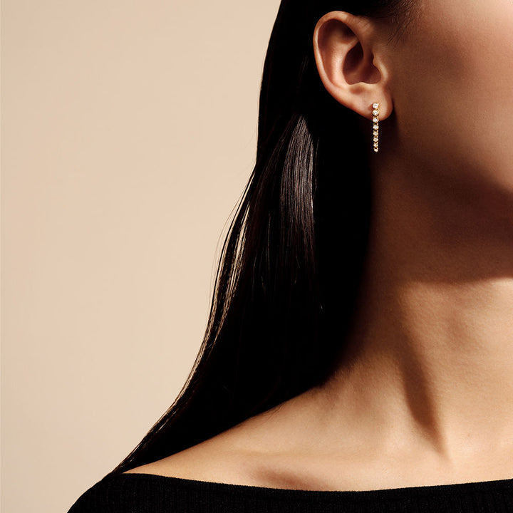 Long Luster 18K Whitegold Earrings w. Diamonds