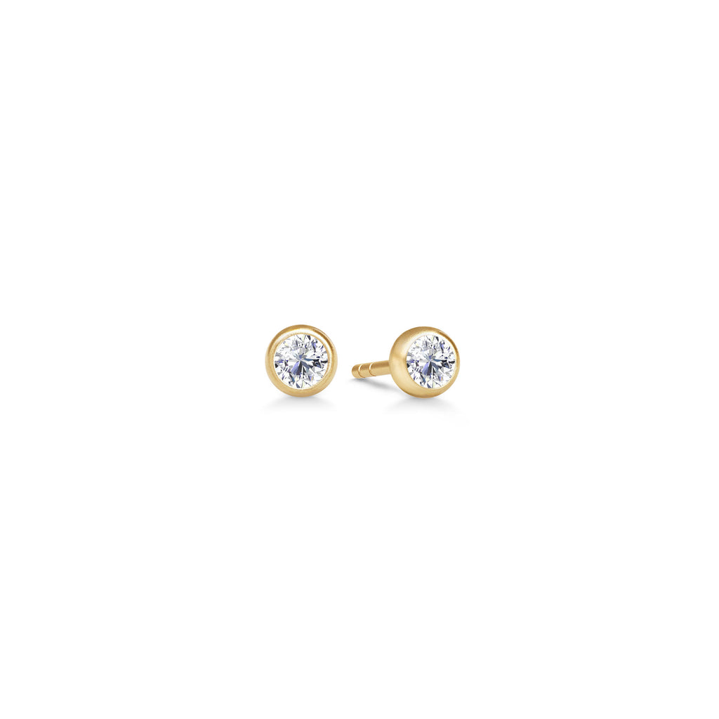 Luster 18K Gold Studs w. Diamonds