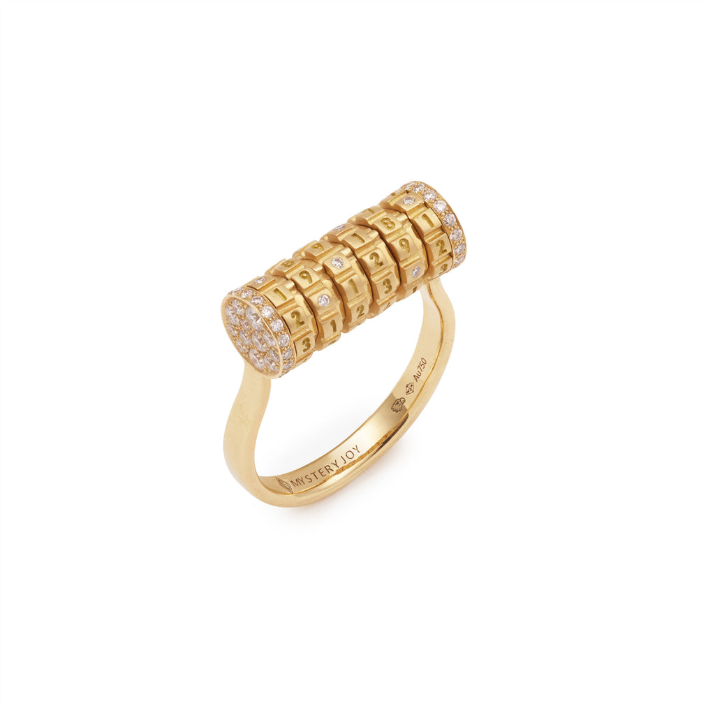 Secret 18K Gold Ring w. Lab-Grown Diamonds
