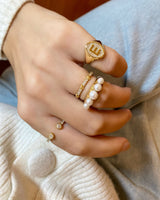 Glimmer Initial 18K Guld Signet Ring m. Diamanter