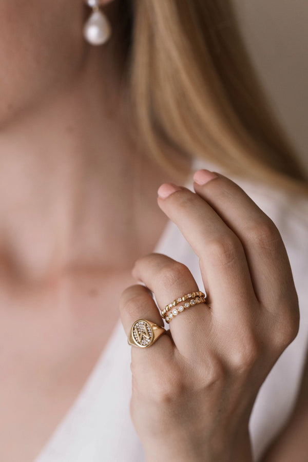 Bezel 18K Gold Ring w. Diamonds