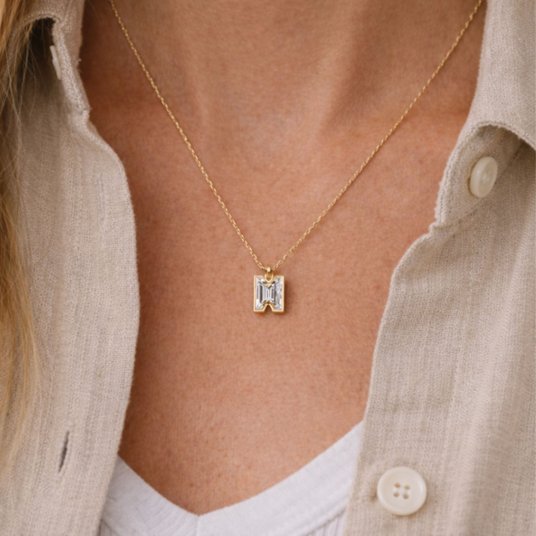 Alphabet 18K Gold, Rosegold or Whitegold Inital M Pendant w. Solitaire Lab-Grown Diamond