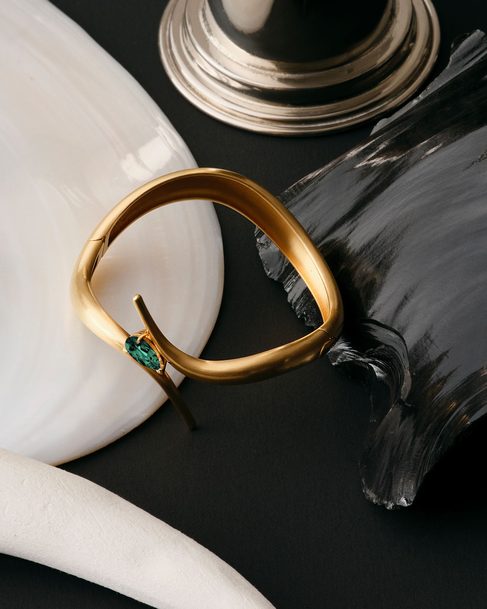 Eboris 18K Gold Bracelet w. Emerald