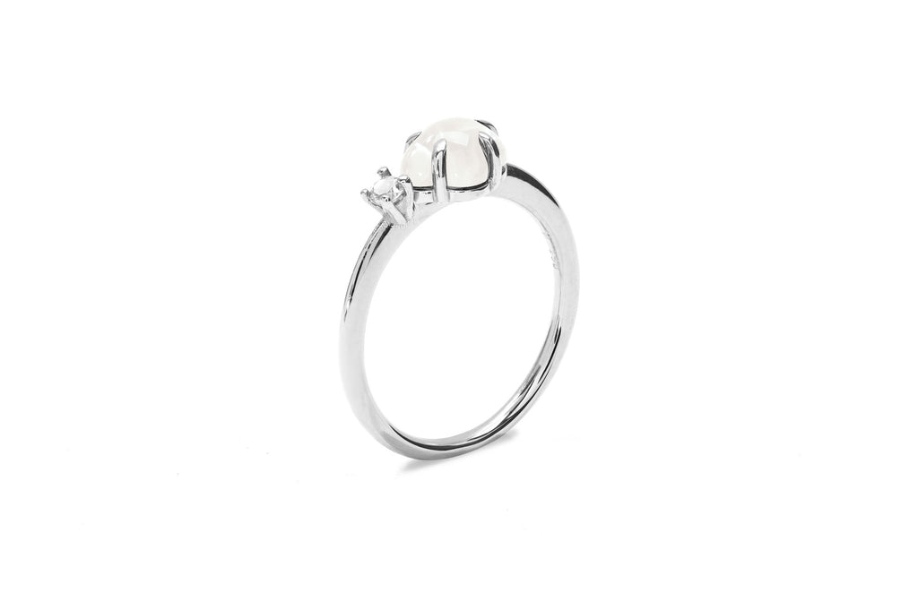 Mid Cloud 18K Whitegold Ring w. Milky Quartz & Diamond