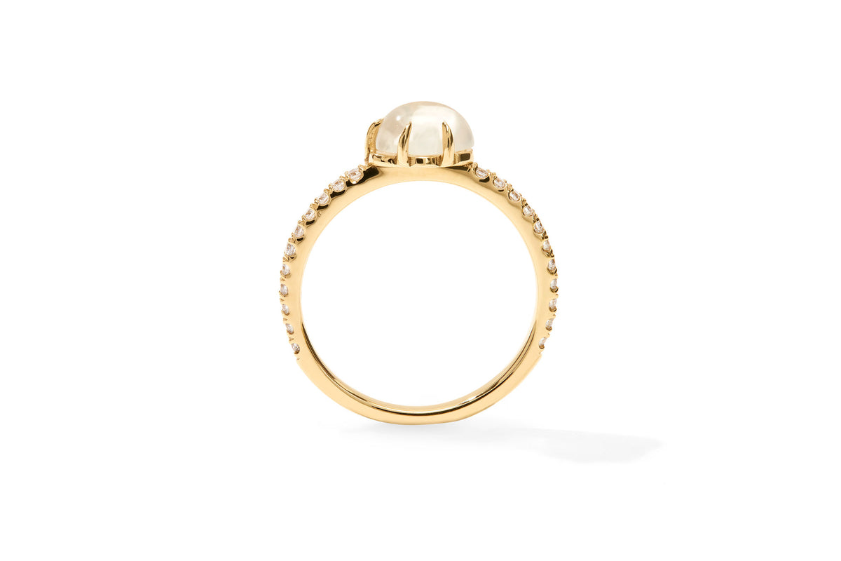 Mid Cloud Pavé 18K Gold Ring w. Milky Quartz & Diamonds