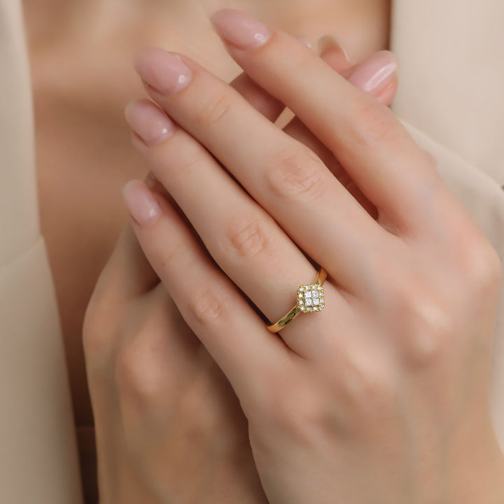 Fortuna 18K Gold Ring w. Diamonds