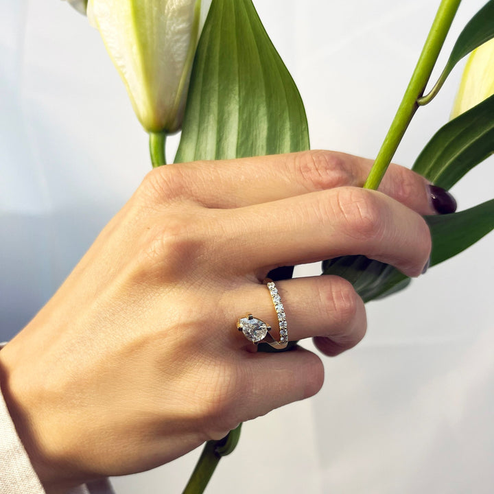 Lotus Stackable 18K Gold Ring w. Lab-Grown Diamonds