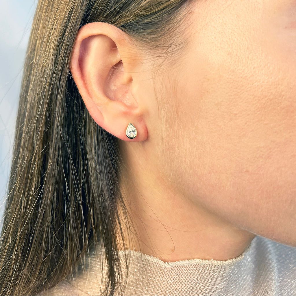 Eden Seed 18K Gold Studs w. Lab-Grown Diamond