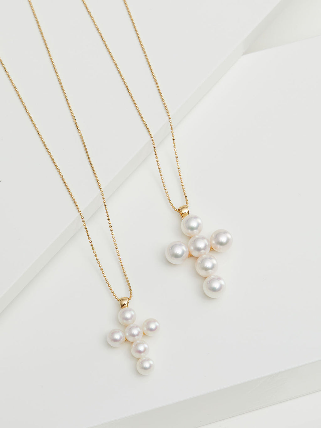 Cross 18K Gold Necklace w. Akoya pEARLS