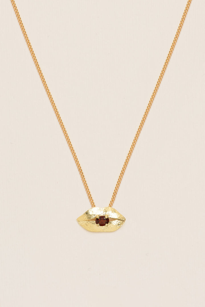Lip 18K Gold Necklace w. Garnet