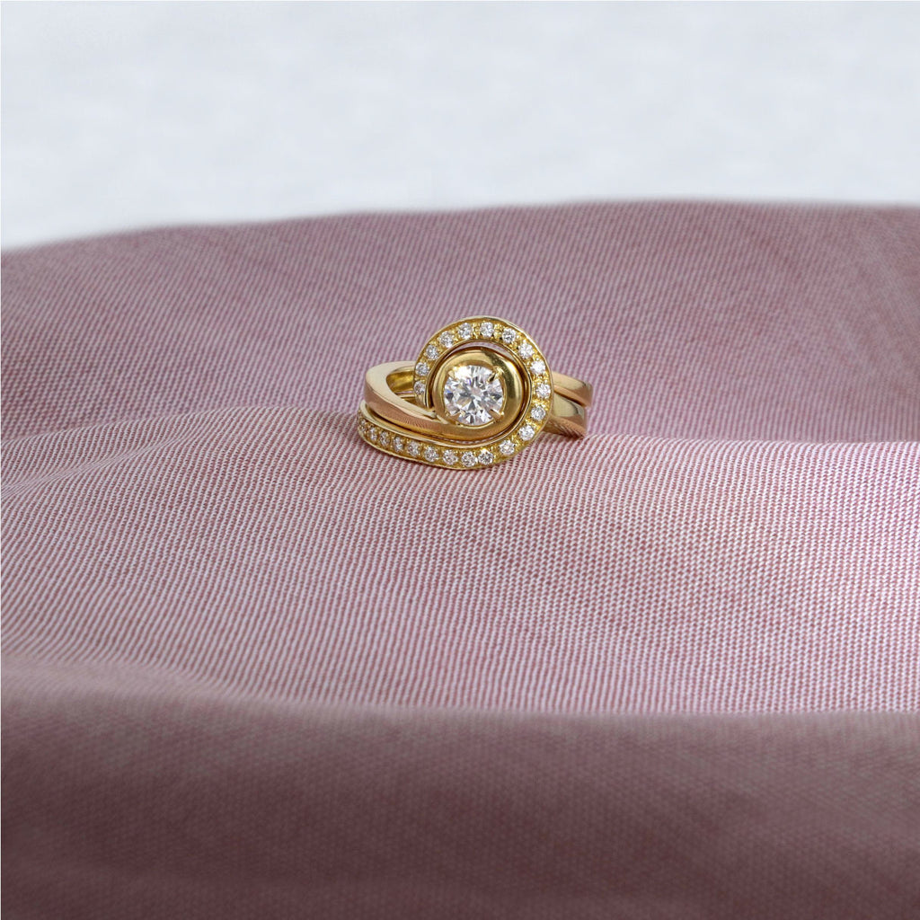 Resiliance 18K Rosegold, Whitegold or Gold Ring w. Lab-Grown Diamonds