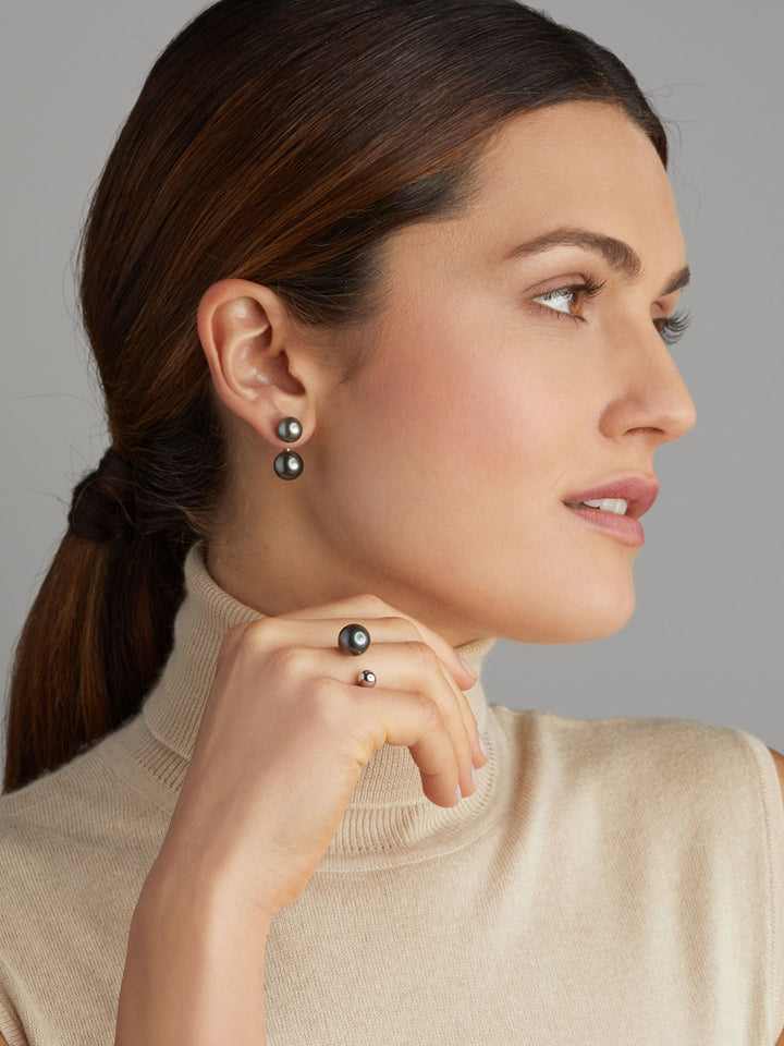 Open Designed 18K Whitegold Ring w. Tahiti Pearl