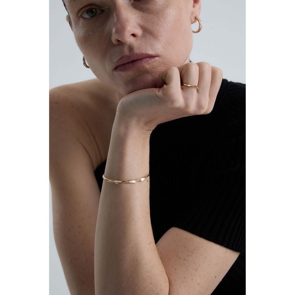 On The Edge 18K Gold Ring N°14 w. Sapphires