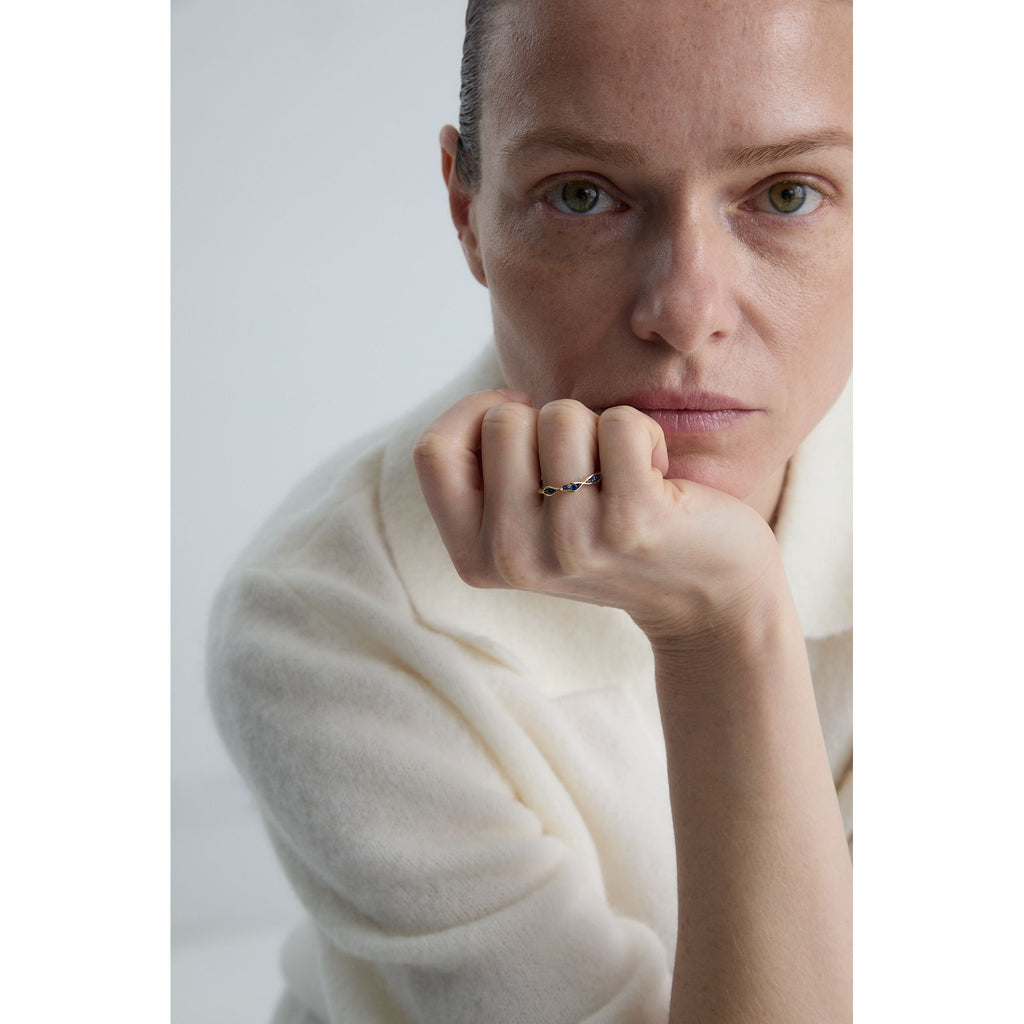 On The Edge 18K Gold Ring N°18 w. Sapphires