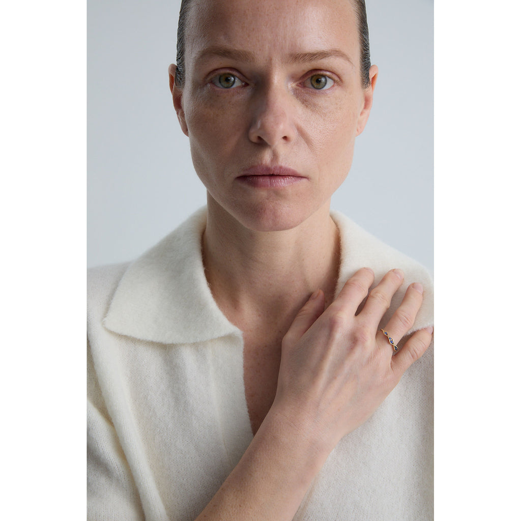 On The Edge 18K Gold Ring N°18 w. Sapphires