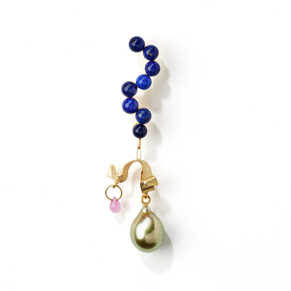 Fine Curves Ohrring aus 18K Gold I Lapis, Saphir & Perle