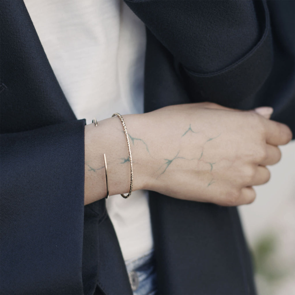 Taygeta 18K Gold Bangle w. Diamonds