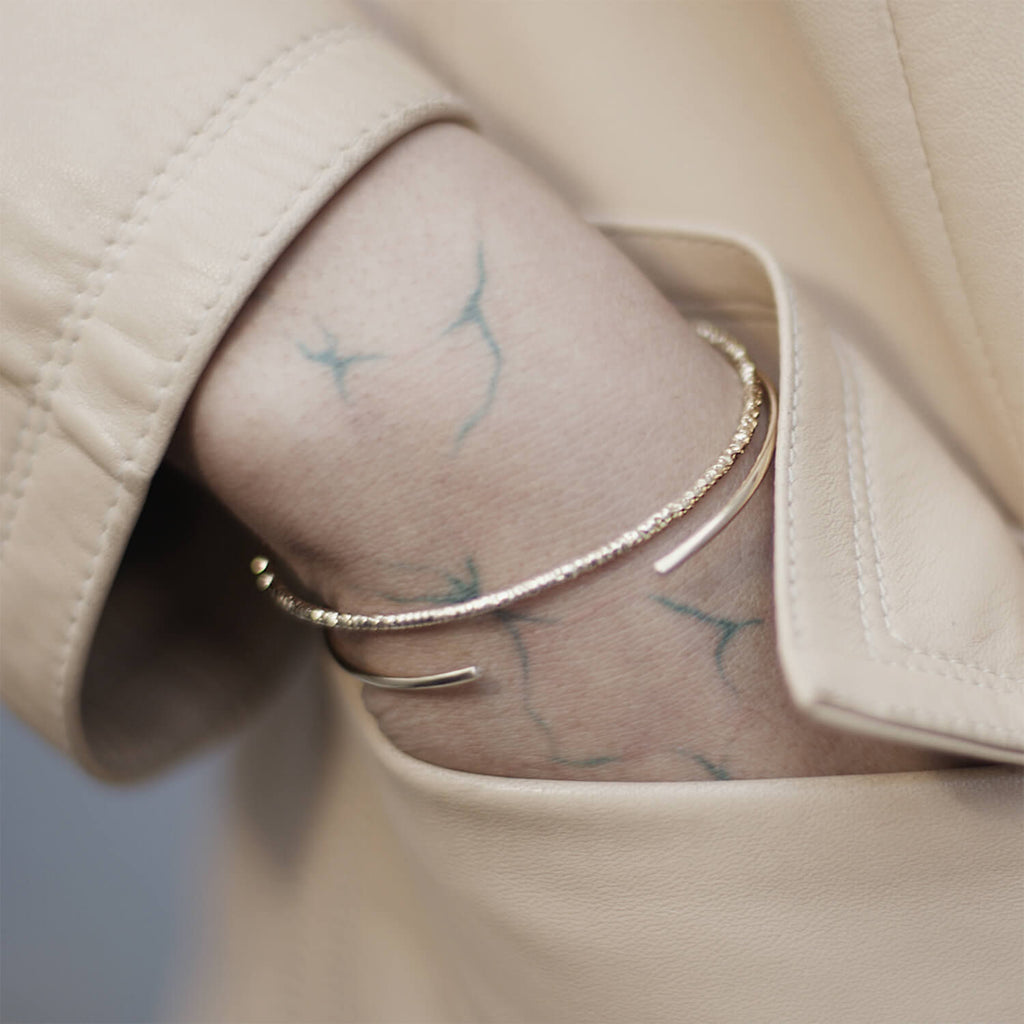 Taygeta 18K Gold Bangle w. Diamonds