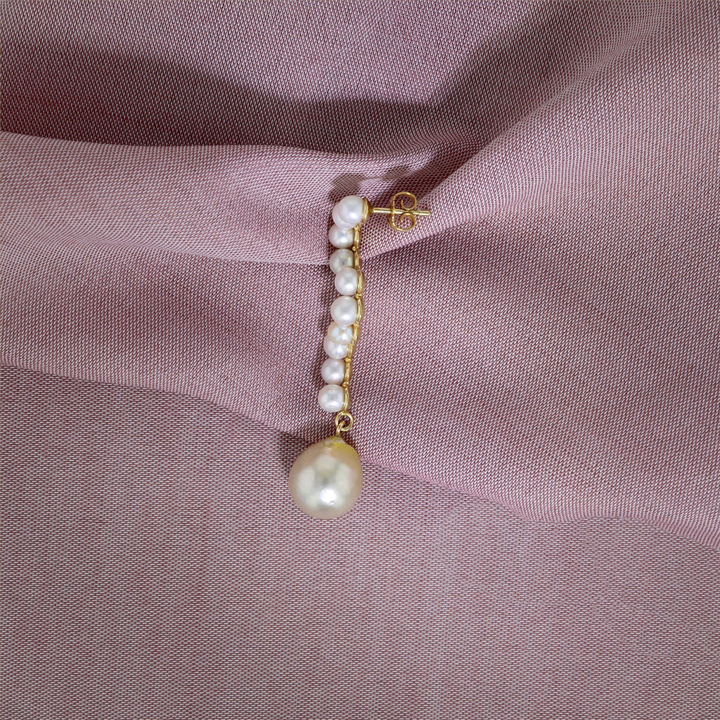 Large 9K Gold Earring w. Pearls