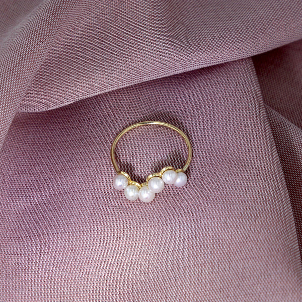 Curves 11 9K Gold Ring w. Pearls