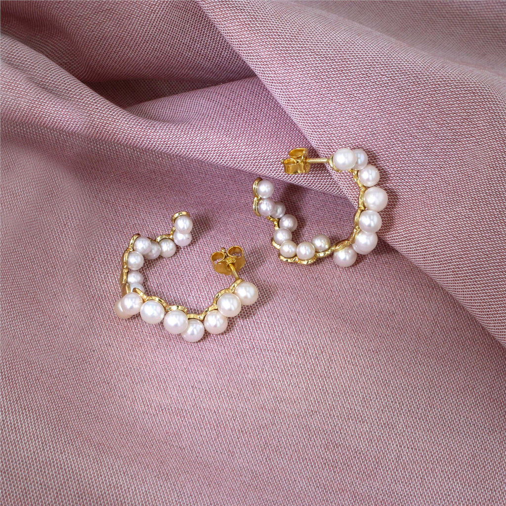 Curves 11 Gold Hoops w. Pearls