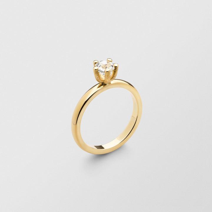 Cocktail 18K Gold Ring w. 5mm Crystal