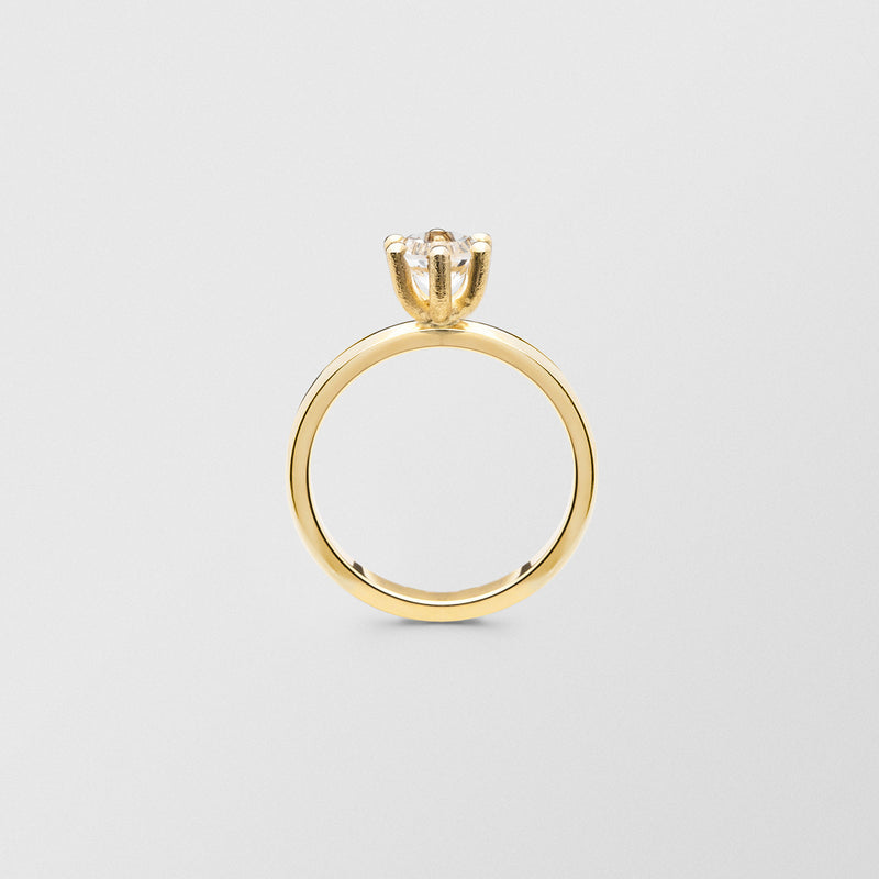 Cocktail 18K Gold Ring w. 6mm Crystal