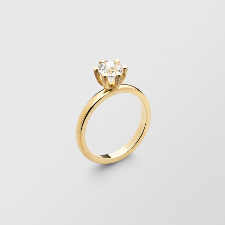Cocktail 18K Gold Ring w. 6mm Crystal