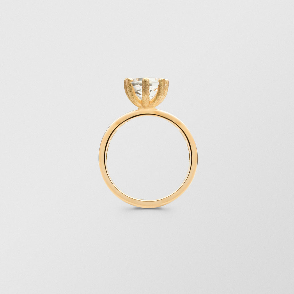 Cocktail 18K Gold Ring w. 8mm Crystal