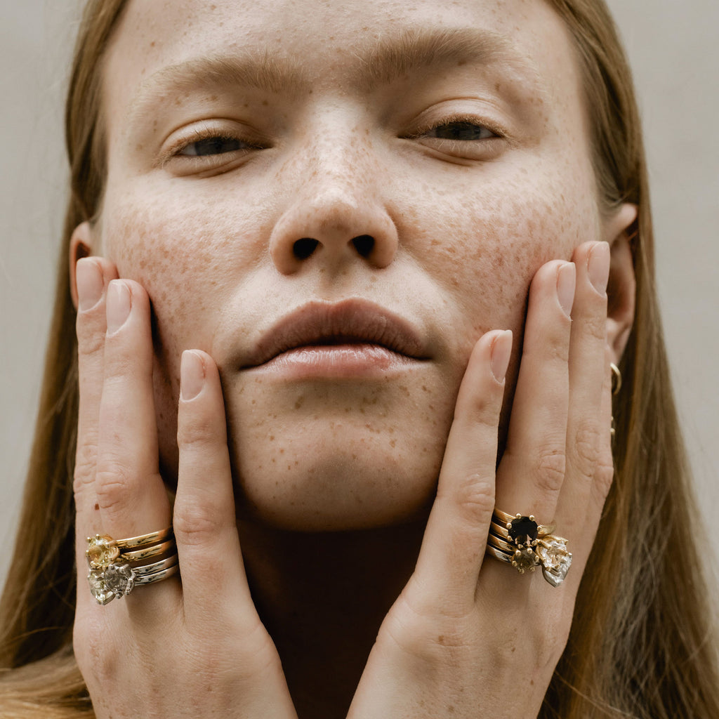 Cocktail 18K Gold Ring w. 8mm Crystal