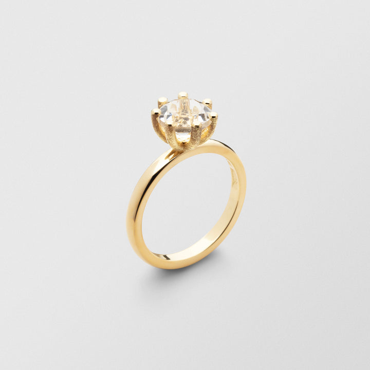 Cocktail 18K Gold Ring w. 8mm Crystal
