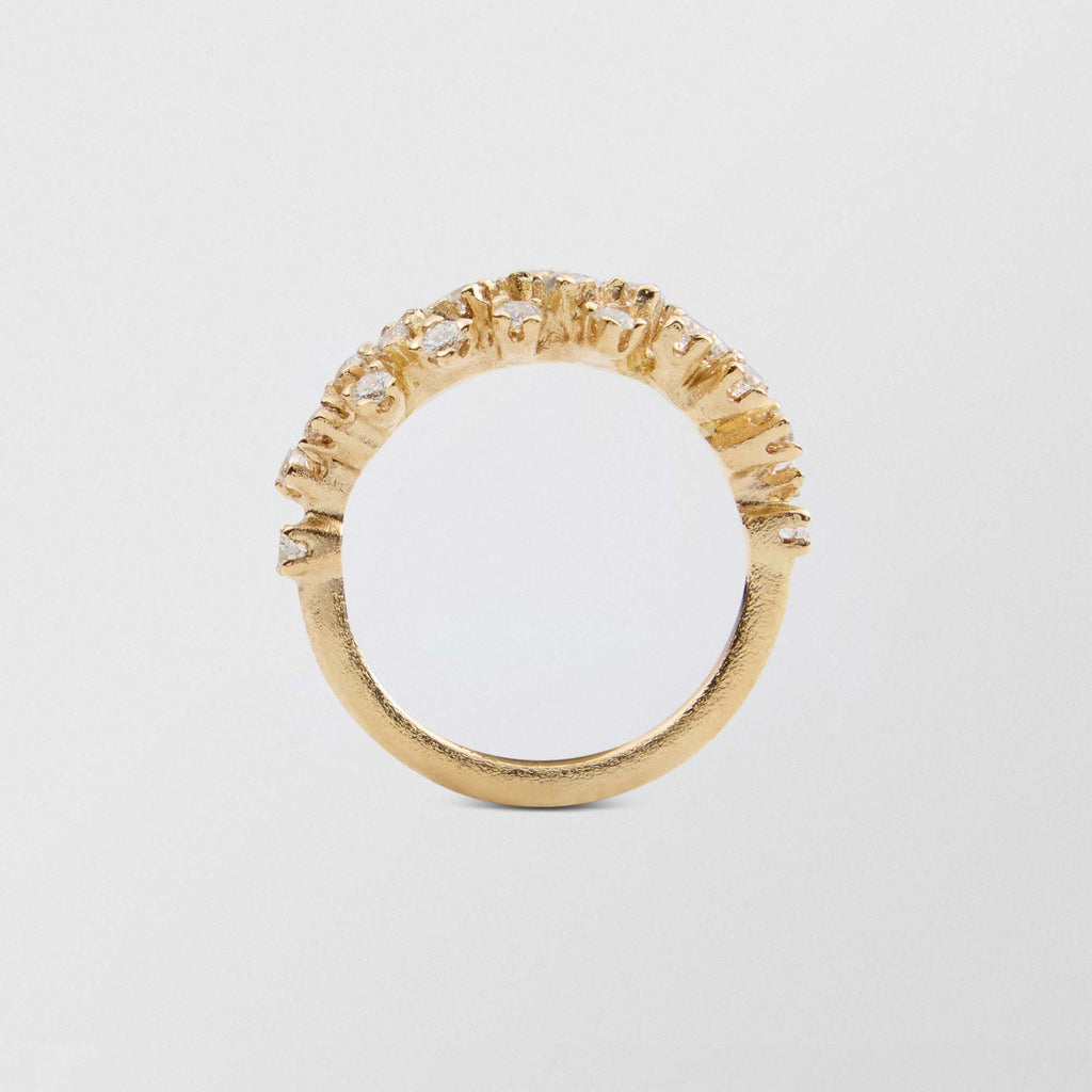 Frosty 18K Gold Ring w. Diamonds