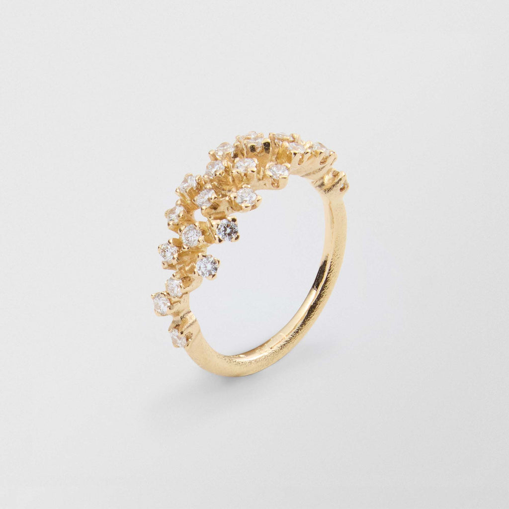 Frosty 18K Gold Ring w. Diamonds