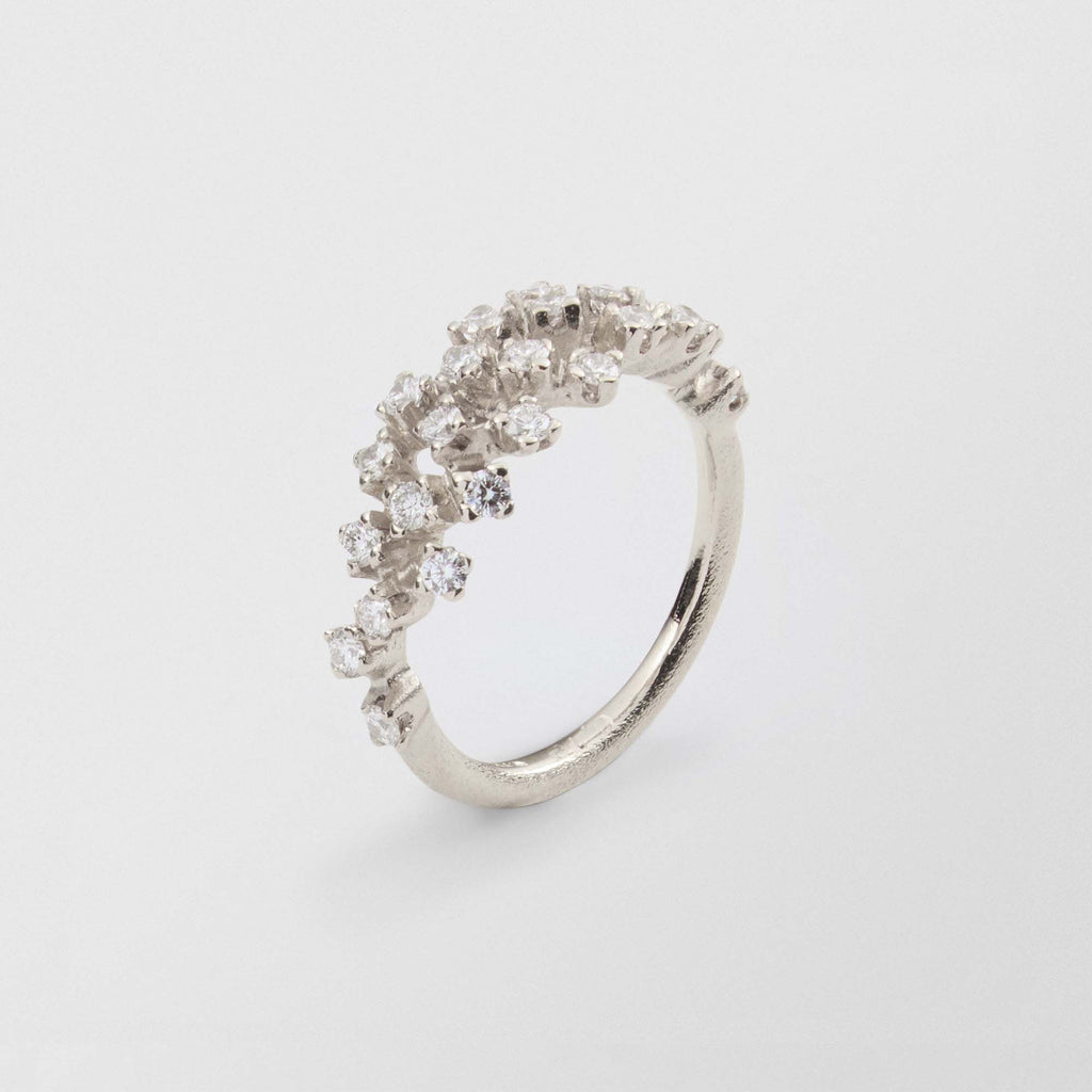 Frosty 18K Whitegold Ring w. Diamonds