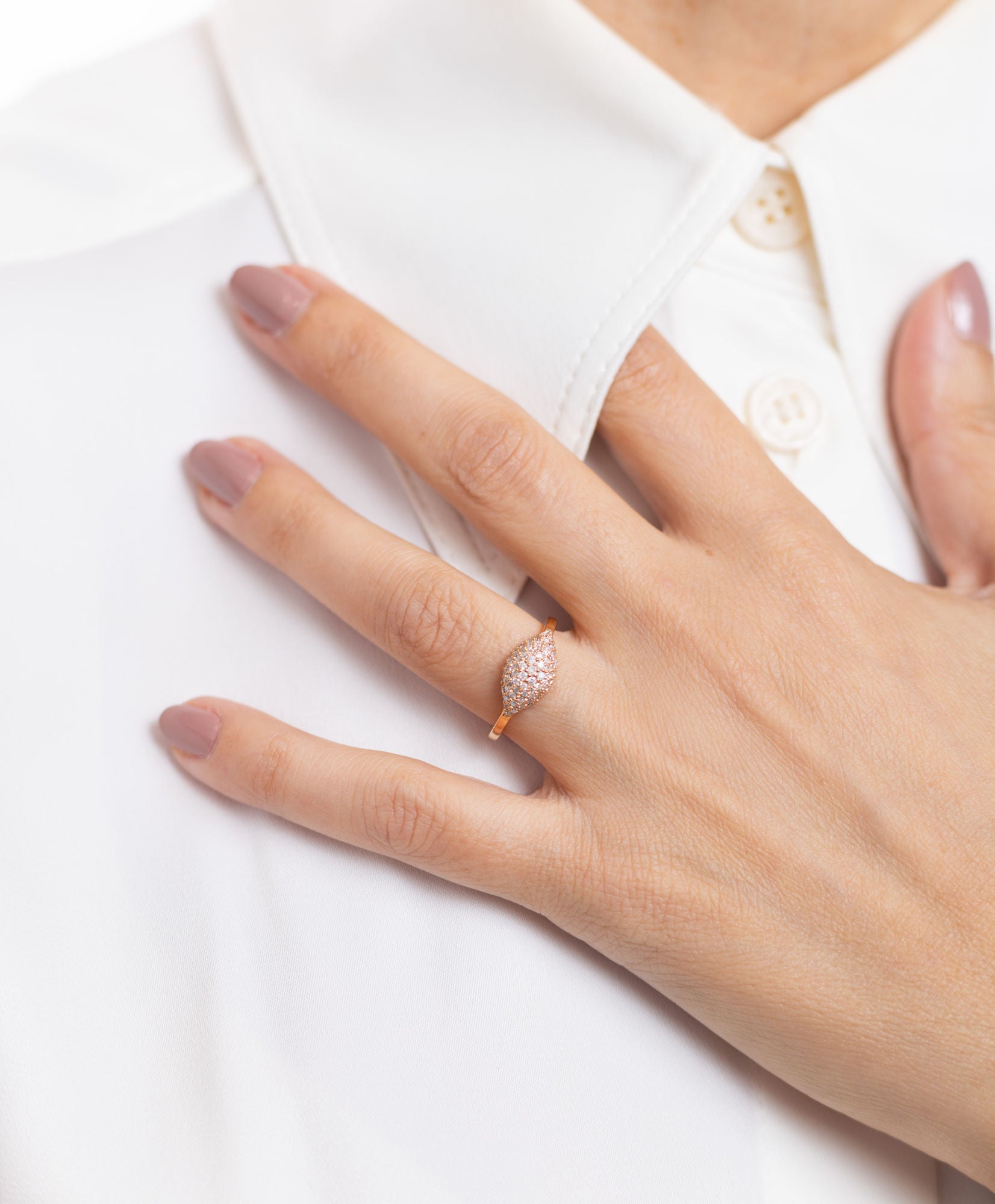 Oval 18K Guld, Hvidguld eller Rosaguld Ring m. Diamanter