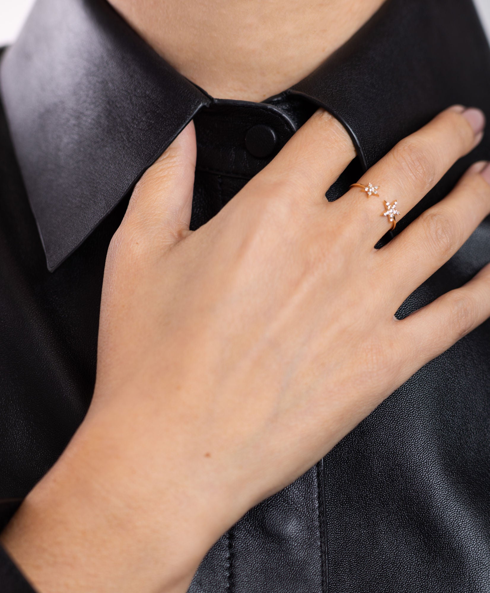 Two Stars 18K Gold, Whitegold or Rosegold Ring w. Diamonds