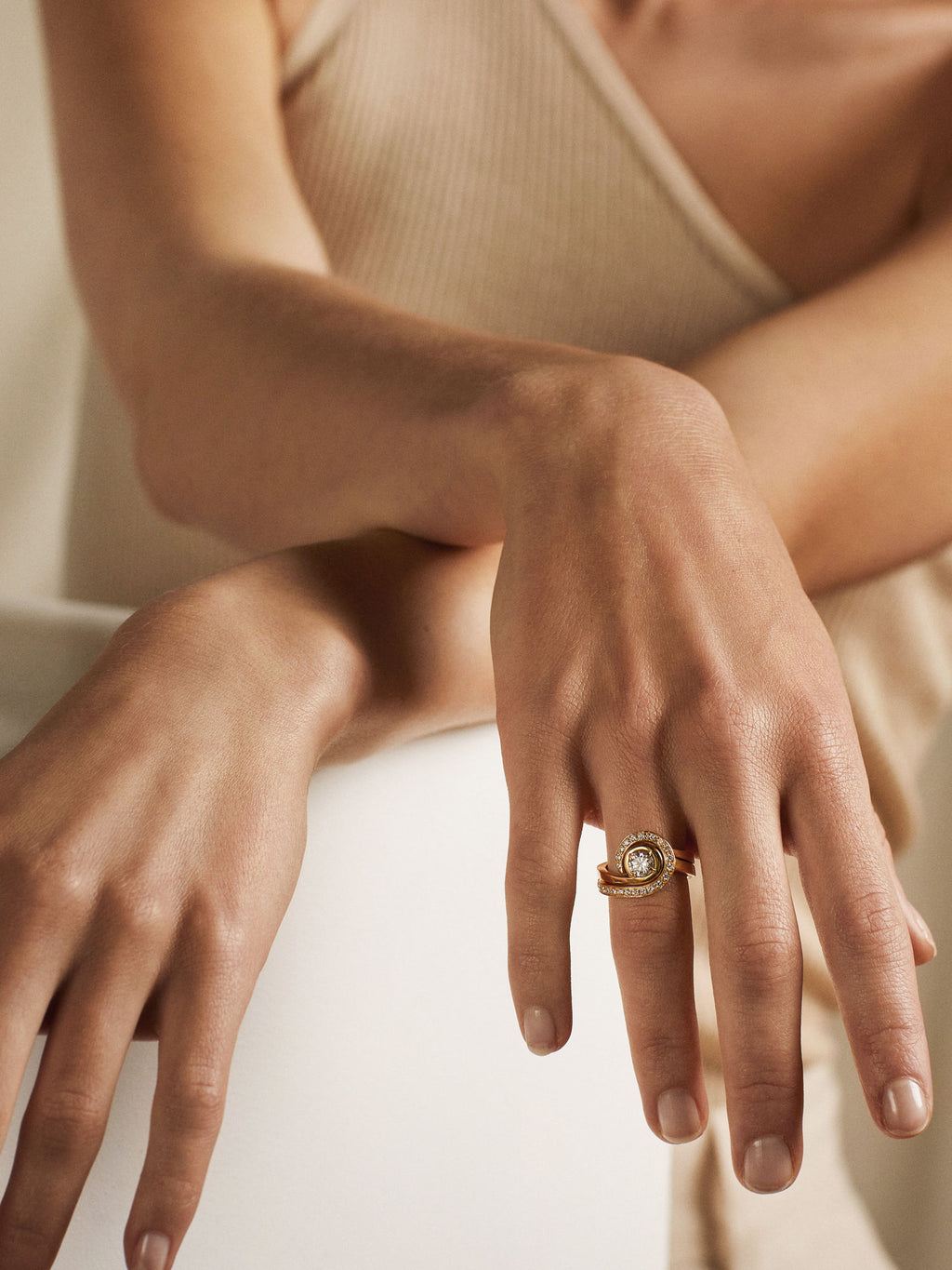 Resiliance 18K Rosegold, Whitegold or Gold Ring w. Lab-Grown Diamonds