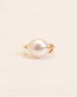 Signature grigri 18K Gold Ring w. Pearl