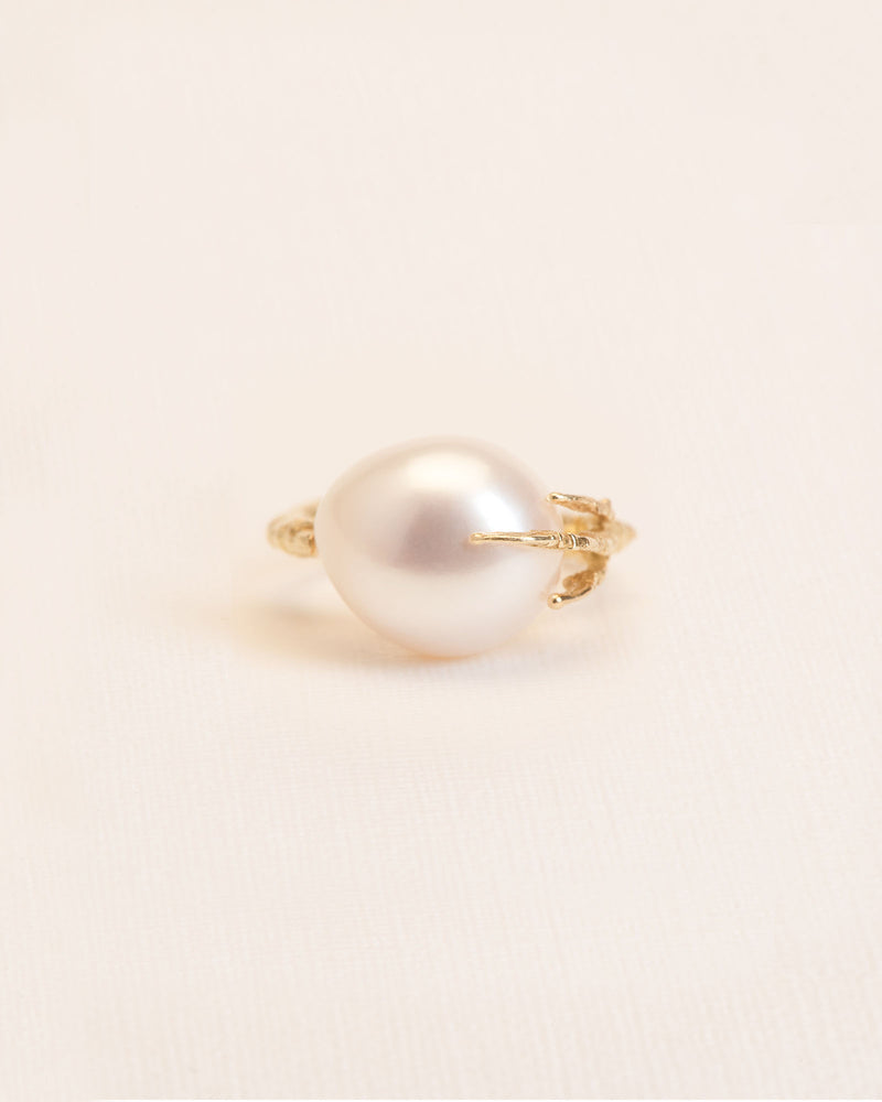 Signature grigri 18K Gold Ring w. Pearl