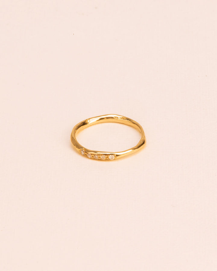 Organic 18K Gold Ring w. Diamonds